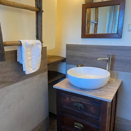 Cascina Binello B بيت للعطل *